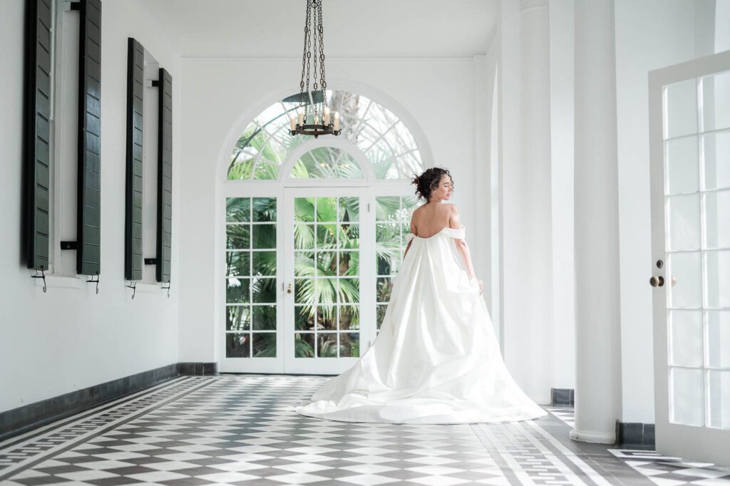 The Secret to Flattering Poses for Brides Who Don’t Love Being Photographed