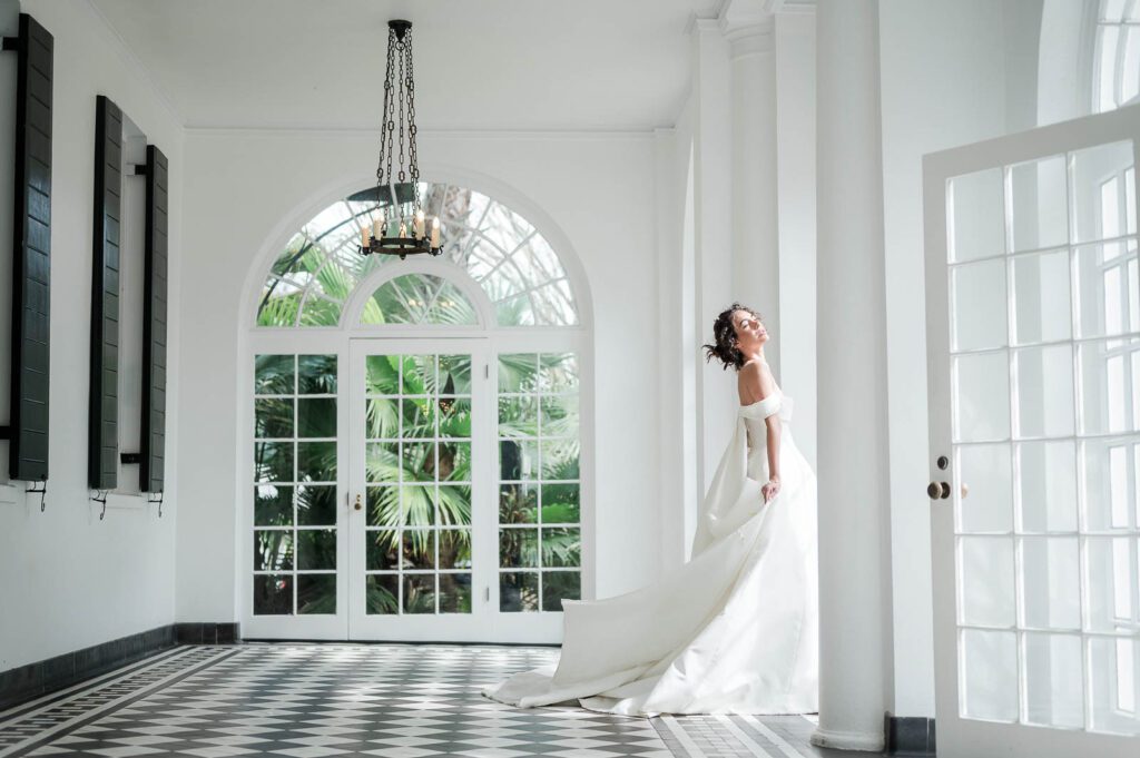 The Secret to Flattering Poses for Brides Who Don’t Love Being Photographed